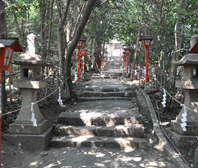 岩社参道